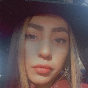 Meet your Posher, Sayra